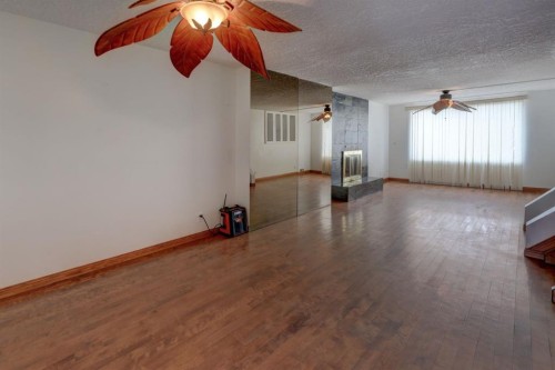 1708 29 Street Sw, Calgary, AB - Indoor Photo Showing Other Room