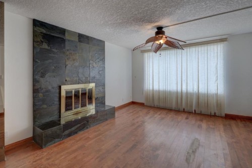 1708 29 Street Sw, Calgary, AB - Indoor With Fireplace