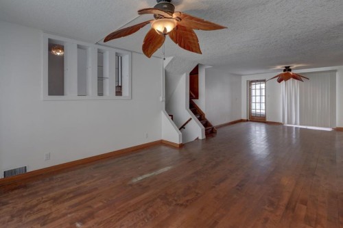 1708 29 Street Sw, Calgary, AB - Indoor Photo Showing Other Room