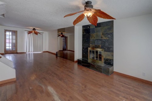 1708 29 Street Sw, Calgary, AB - Indoor With Fireplace