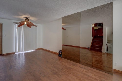 1708 29 Street Sw, Calgary, AB - Indoor Photo Showing Other Room