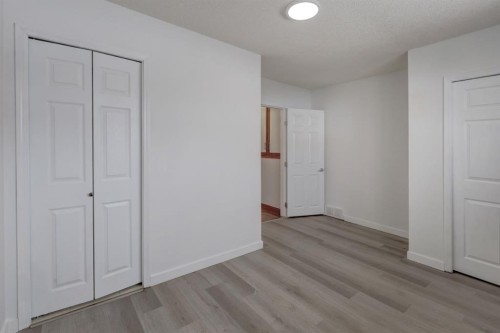 1708 29 Street Sw, Calgary, AB - Indoor Photo Showing Other Room