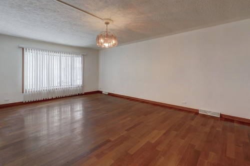 1708 29 Street Sw, Calgary, AB - Indoor Photo Showing Other Room