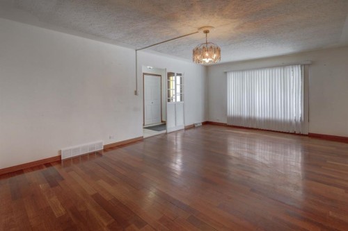 1708 29 Street Sw, Calgary, AB - Indoor Photo Showing Other Room