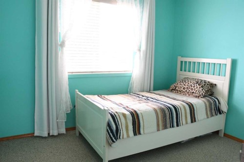 66 Cramond Circle Se, Calgary, AB - Indoor Photo Showing Bedroom