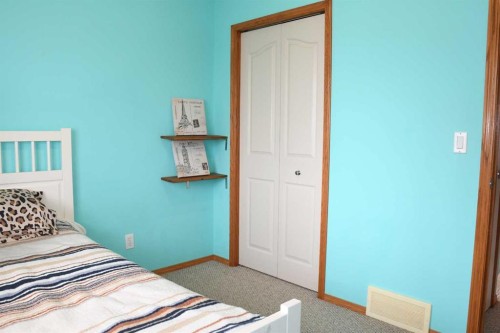 66 Cramond Circle Se, Calgary, AB - Indoor Photo Showing Bedroom