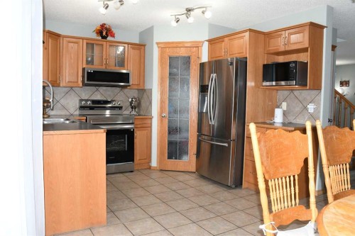 66 Cramond Circle Se, Calgary, AB - Indoor Photo Showing Kitchen