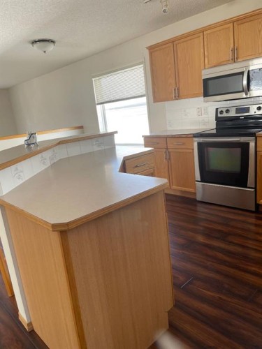 149 Hidden Ranch Road Nw, Calgary, AB - Indoor Photo Showing Kitchen