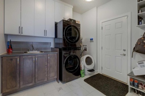 546 Sherwood Boulevard Nw, Calgary, AB - Indoor Photo Showing Laundry Room
