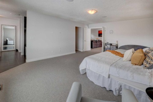 546 Sherwood Boulevard Nw, Calgary, AB - Indoor Photo Showing Bedroom