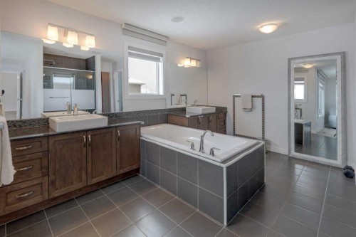 546 Sherwood Boulevard Nw, Calgary, AB - Indoor Photo Showing Bathroom