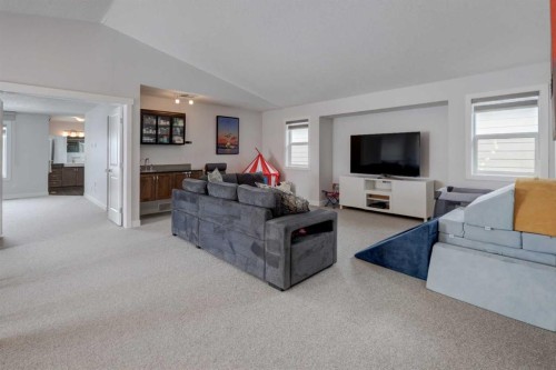 546 Sherwood Boulevard Nw, Calgary, AB - Indoor Photo Showing Living Room