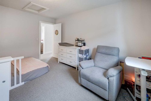 546 Sherwood Boulevard Nw, Calgary, AB - Indoor Photo Showing Bedroom
