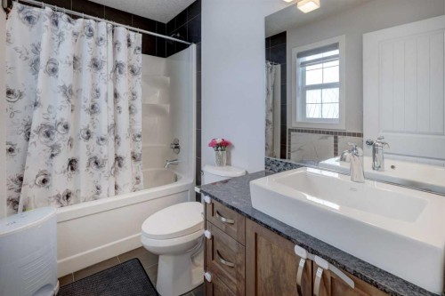 546 Sherwood Boulevard Nw, Calgary, AB - Indoor Photo Showing Bathroom