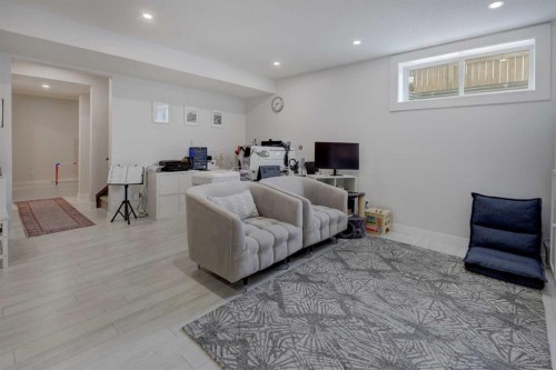 546 Sherwood Boulevard Nw, Calgary, AB - Indoor