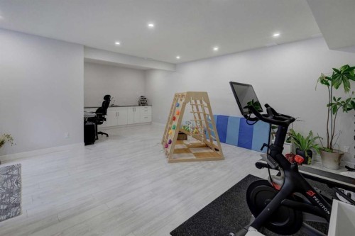 546 Sherwood Boulevard Nw, Calgary, AB - Indoor Photo Showing Gym Room