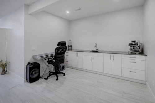 546 Sherwood Boulevard Nw, Calgary, AB - Indoor