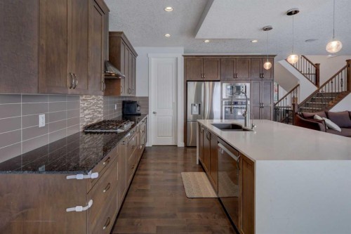 546 Sherwood Boulevard Nw, Calgary, AB - Indoor Photo Showing Kitchen With Upgraded Kitchen