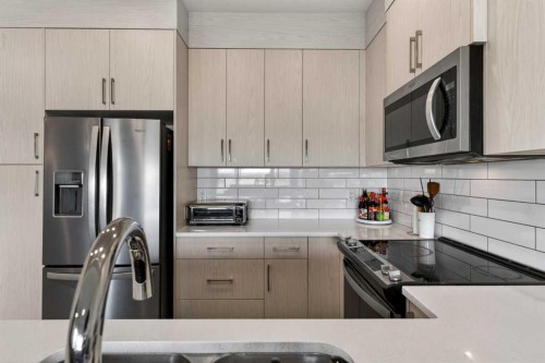 116 Crestridge Common Sw, Calgary, AB - Indoor Photo Showing Kitchen With Upgraded Kitchen