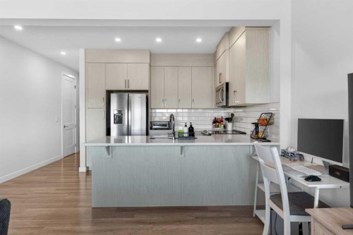 116 Crestridge Common Sw, Calgary, AB - Indoor Photo Showing Kitchen With Upgraded Kitchen