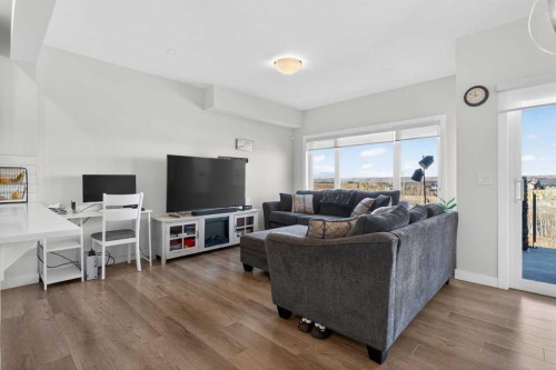 116 Crestridge Common Sw, Calgary, AB - Indoor Photo Showing Living Room
