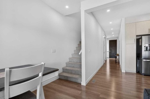 116 Crestridge Common Sw, Calgary, AB - Indoor Photo Showing Other Room