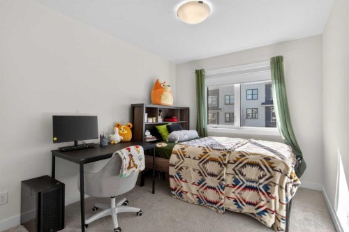 116 Crestridge Common Sw, Calgary, AB - Indoor Photo Showing Bedroom