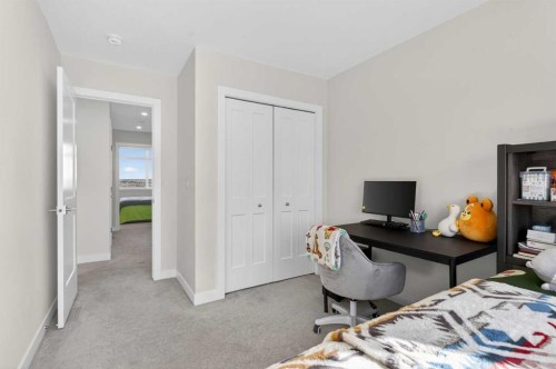 116 Crestridge Common Sw, Calgary, AB - Indoor Photo Showing Bedroom