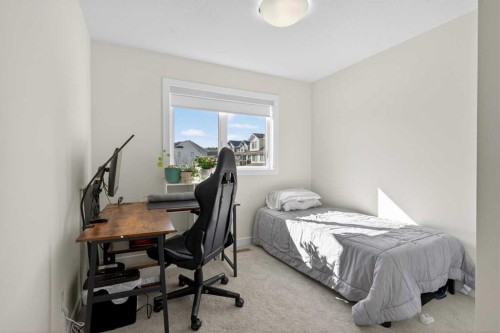 116 Crestridge Common Sw, Calgary, AB - Indoor Photo Showing Bedroom