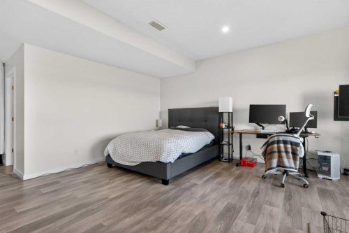116 Crestridge Common Sw, Calgary, AB - Indoor Photo Showing Bedroom