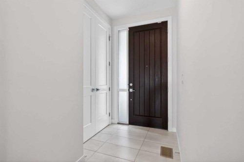 116 Crestridge Common Sw, Calgary, AB - Indoor Photo Showing Other Room