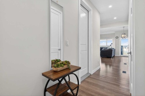 116 Crestridge Common Sw, Calgary, AB - Indoor Photo Showing Other Room
