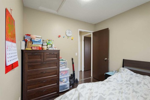 24 Bedford Road Ne, Calgary, AB - Indoor Photo Showing Bedroom
