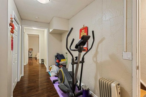 24 Bedford Road Ne, Calgary, AB - Indoor Photo Showing Other Room