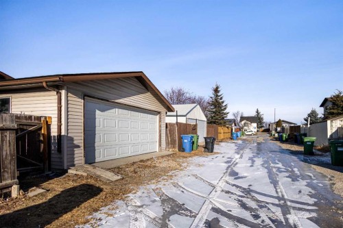 24 Bedford Road Ne, Calgary, AB - Outdoor