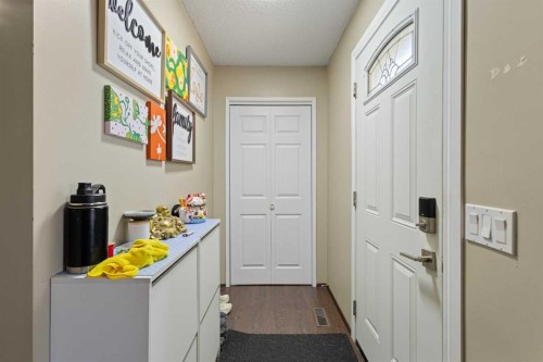 24 Bedford Road Ne, Calgary, AB - Indoor Photo Showing Other Room