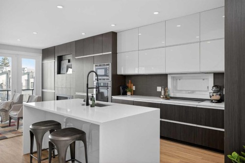 1928 27 Avenue Sw, Calgary, AB - Indoor Photo Showing Kitchen With Upgraded Kitchen