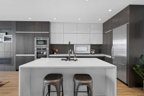 1928 27 Avenue Sw, Calgary, AB - Indoor Photo Showing Kitchen With Upgraded Kitchen