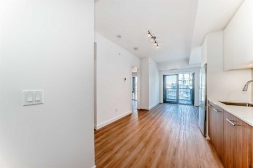 1012-730 2 Avenue Sw, Calgary, AB - Indoor Photo Showing Kitchen