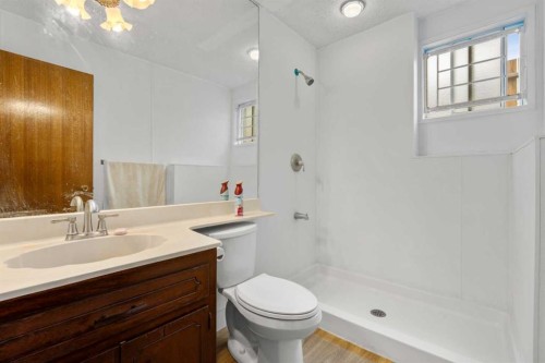27 Beddington Road Ne, Calgary, AB - Indoor Photo Showing Bathroom