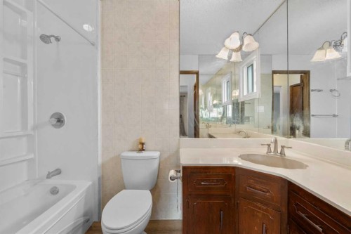 27 Beddington Road Ne, Calgary, AB - Indoor Photo Showing Bathroom
