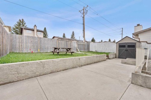 27 Beddington Road Ne, Calgary, AB - Outdoor