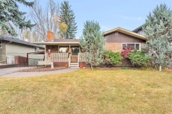 82 Rosery Drive NW Calgary, AB T2K 1L7