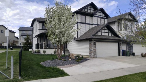 198 Westland Street  Okotoks, AB T1S 0B4