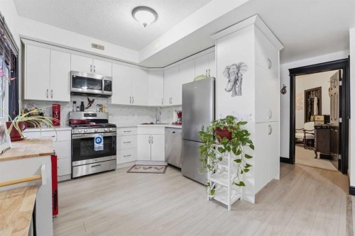 224 Everbrook Way Sw, Calgary, AB - Indoor Photo Showing Kitchen