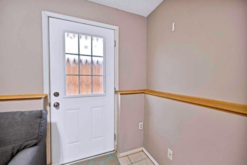 127 Whitehaven Road Ne, Calgary, AB - Indoor Photo Showing Other Room