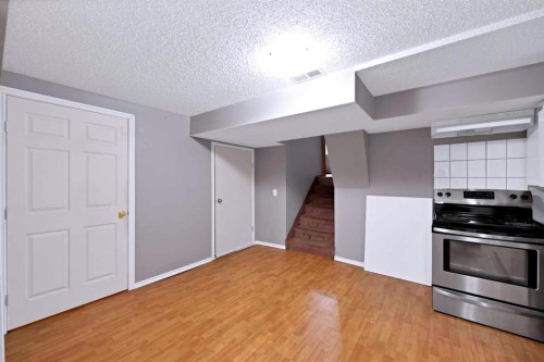 127 Whitehaven Road Ne, Calgary, AB - Indoor Photo Showing Kitchen