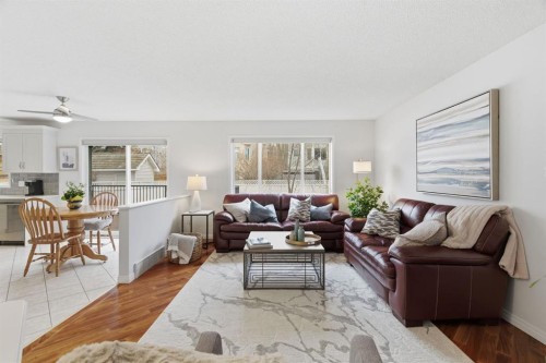 3611 Douglas Ridge Boulevard Se, Calgary, AB - Indoor Photo Showing Living Room