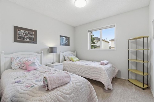3611 Douglas Ridge Boulevard Se, Calgary, AB - Indoor Photo Showing Bedroom
