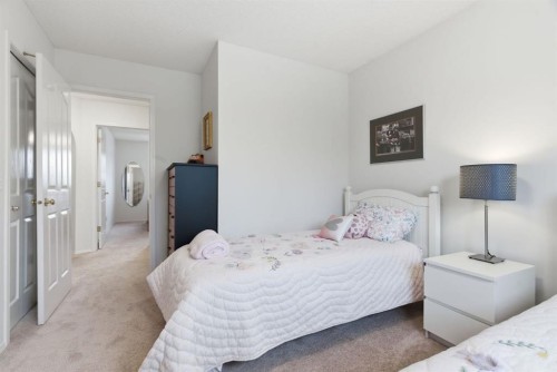 3611 Douglas Ridge Boulevard Se, Calgary, AB - Indoor Photo Showing Bedroom